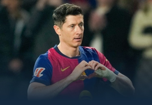 西甲-巴萨1-0巴列卡诺净胜球优势登顶!莱万点射制胜 西甲-巴萨1-0巴列卡诺净胜球优势登顶!莱万点射制胜