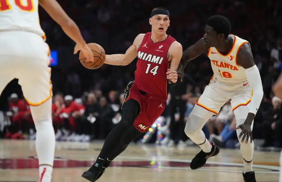 希罗24+10 吹杨17+8 热火4人20+卡位战擒老鹰 希罗24+10 吹杨17+8 热火4人20+卡位战擒老鹰