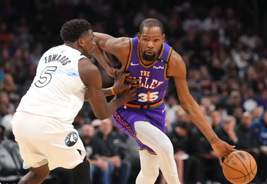 爱德华兹解禁44+5+7 兰德尔复出20+6 KD26+10 森林狼三杀太阳