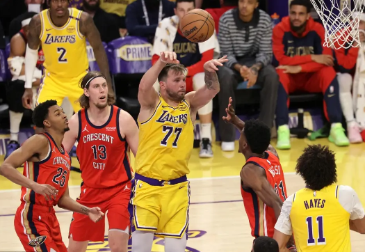 詹姆斯34+8+6 东契奇30+8+15 锡安37+6 湖人击退鹈鹕取7连胜