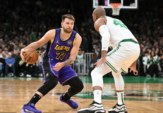 塔图姆40+12+8 詹姆斯伤退 东契奇34分 绿军终结湖人8连胜! 塔图姆40+12+8 詹姆斯伤退 东契奇34分 绿军终结湖人8连胜!