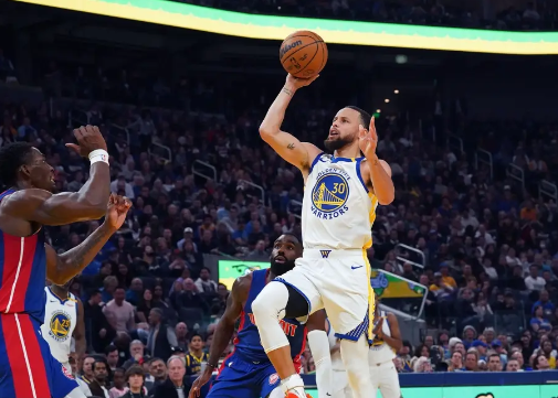 库里32分&2万5千分里程碑 追梦关键4分 CC31+5 勇士力克活塞 库里32分&2万5千分里程碑 追梦关键4分 CC31+5 勇士力克活塞