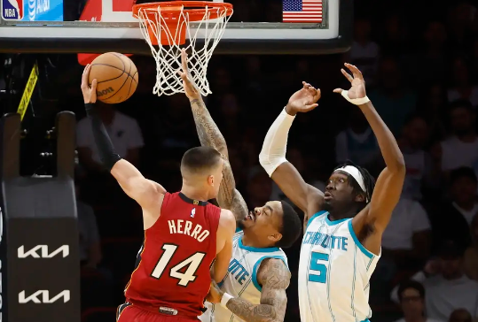 布里奇斯35分 鲍尔15+10 阿德巴约23+14+8 黄蜂17分逆转热火 布里奇斯35分 鲍尔15+10 阿德巴约23+14+8 黄蜂17分逆转热火