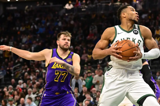 东契奇空砍45+11 字母哥&利拉德合砍46分 湖人负雄鹿吞3连败 东契奇空砍45+11 字母哥&利拉德合砍46分 湖人负雄鹿吞3连败