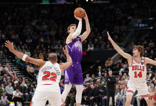 怀特26分 武切维奇15中3 公牛6人上双送爵士10连败 怀特26分 武切维奇15中3 公牛6人上双送爵士10连败