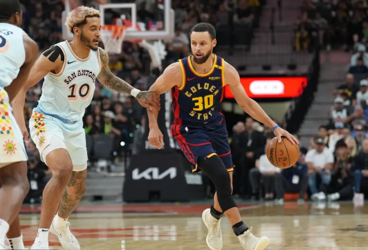 波杰姆斯基27+6+5 穆迪20分 凯尔登19分 勇士大胜送马刺4连败 波杰姆斯基27+6+5 穆迪20分 凯尔登19分 勇士大胜送马刺4连败