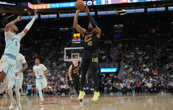 莫布里25+12+5 巴恩斯失绝杀 骑士拒绝逆转&1分险胜马刺 莫布里25+12+5 巴恩斯失绝杀 骑士拒绝逆转&1分险胜马刺