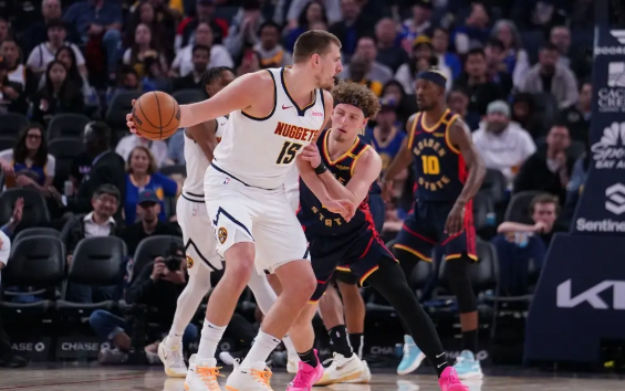 库里36+5约基奇空砍33分 勇士118-104力克掘金迎5连胜 库里36+5约基奇空砍33分 勇士118-104力克掘金迎5连胜