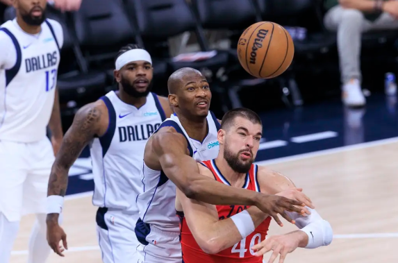 小卡20+6祖巴茨14+13 浓眉缺阵快船114-91大胜独行侠 小卡20+6祖巴茨14+13 浓眉缺阵快船114-91大胜独行侠