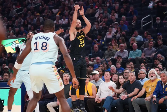 巴恩斯三分绝杀!库里30+8 巴特勒28+7 马刺力克勇士 巴恩斯三分绝杀!库里30+8 巴特勒28+7 马刺力克勇士