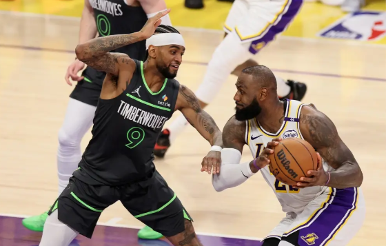 华子22+8+9 东契奇37+8 森林狼3人20+轻取湖人抢开门红 华子22+8+9 东契奇37+8 森林狼3人20+轻取湖人抢开门红