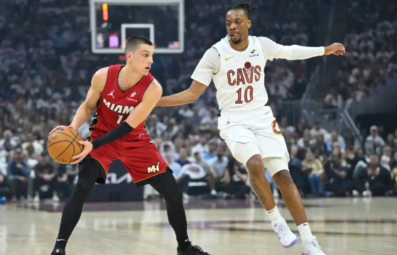 杰罗姆28+5 双枪57分 阿德巴约24+9 骑士轻取热火迎开门红 杰罗姆28+5 双枪57分 阿德巴约24+9 骑士轻取热火迎开门红