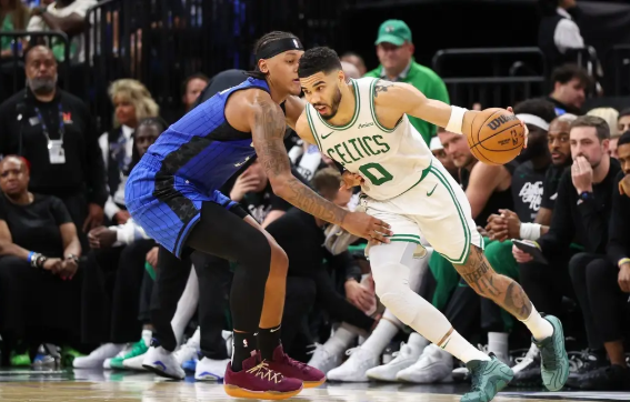 塔图姆37+14 布朗21+11 班凯罗31+7 绿军力克魔术获赛点 塔图姆37+14 布朗21+11 班凯罗31+7 绿军力克魔术获赛点