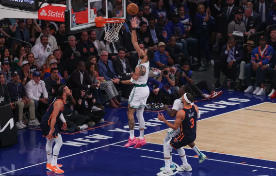 布伦森39+12&第三节18分 塔图姆42分伤退 尼克斯又逆转夺赛点 布伦森39+12&第三节18分 塔图姆42分伤退 尼克斯又逆转夺赛点