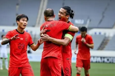 东亚杯-中国男足1-0战胜中国香港,黄政宇破门,王钰栋中柱 东亚杯-中国男足1-0战胜中国香港,黄政宇破门,王钰栋中柱